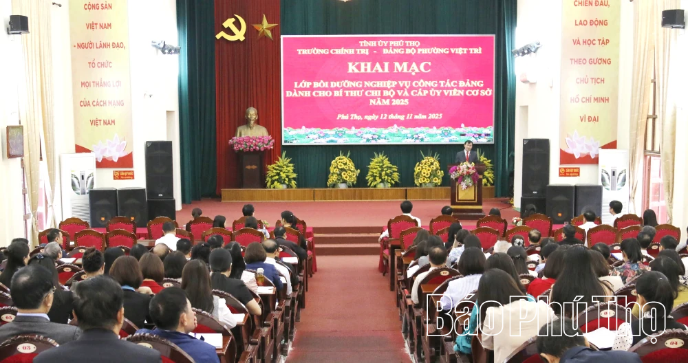 Khai giảng lớp bồi dưỡng nghiệp vụ công tác Đảng