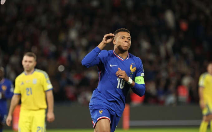 Cựu danh thủ bức xúc khi tuyển Pháp ưu ái Mbappe