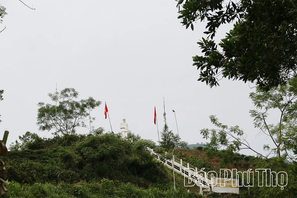 Tượng đài Chủ tịch Hồ Chí Minh – Nguyện ước và tình cảm của đồng bào Đất Tổ