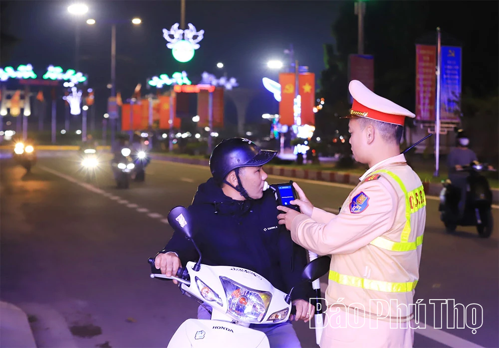 Câu chuyện từ những chốt kiểm tra nồng độ cồn