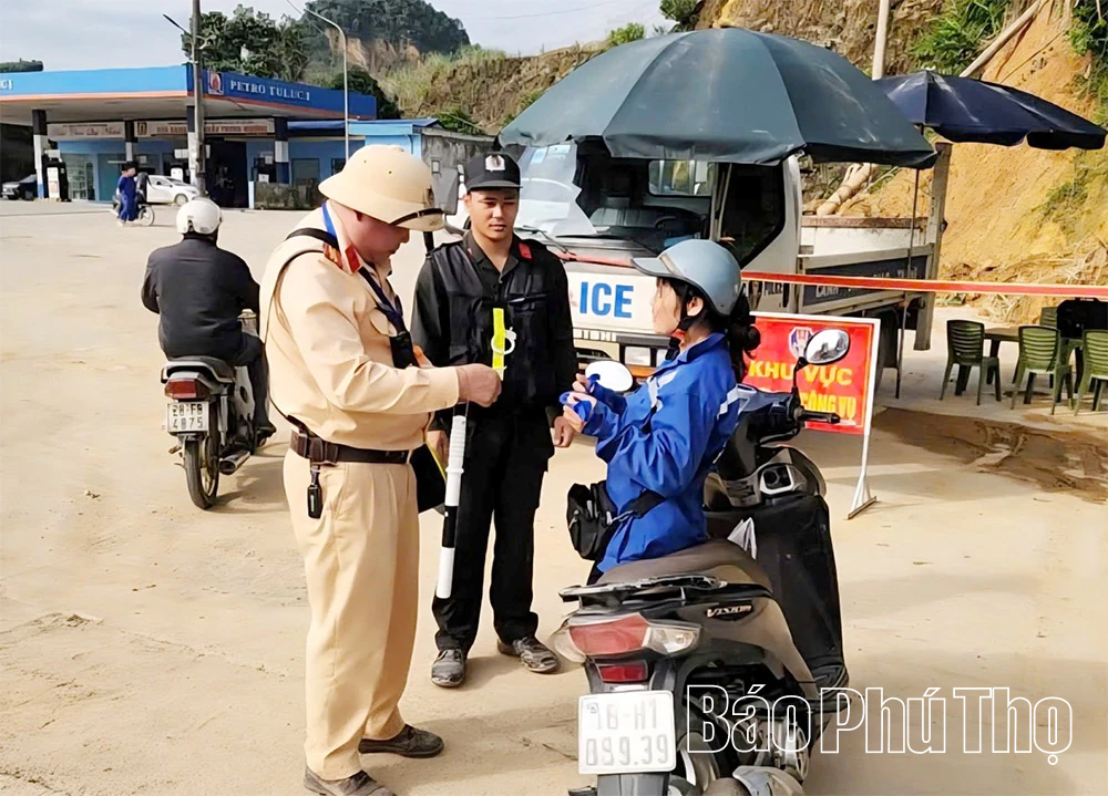 Câu chuyện từ những chốt kiểm tra nồng độ cồn