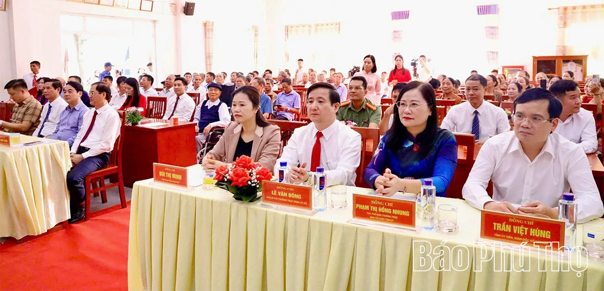 Phó Bí thư Tỉnh ủy Bùi Thị Minh dự Ngày hội đại đoàn kết toàn dân thôn Vĩnh Đông 1, xã Yên Lạc