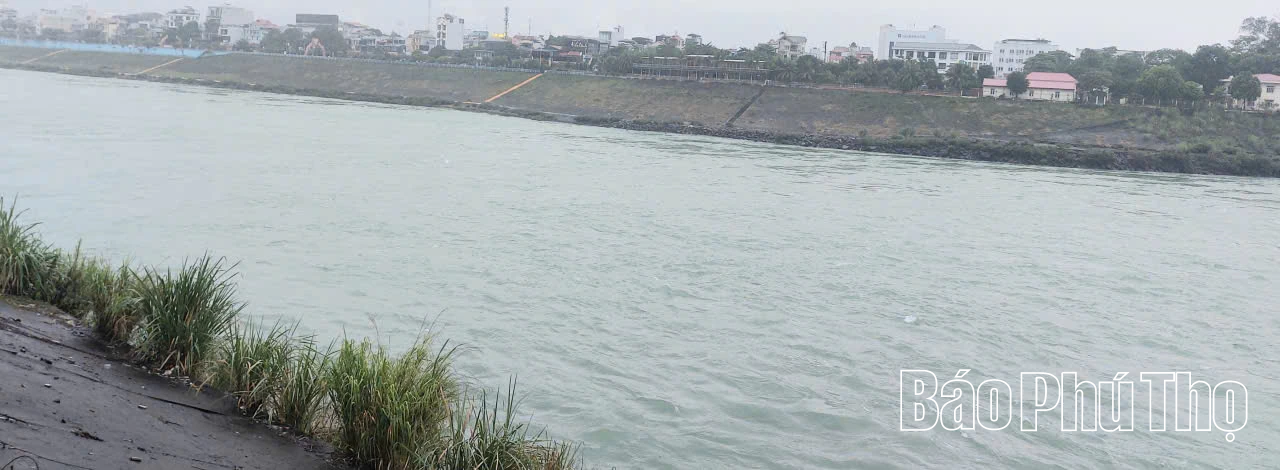 14 giờ hôm nay 20/11, Thủy điện Hòa Bình mở 1 cửa xả đáy