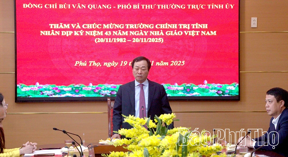 Phó Bí thư Thường trực Tỉnh ủy thăm và chúc mừng Trường Chính trị tỉnh