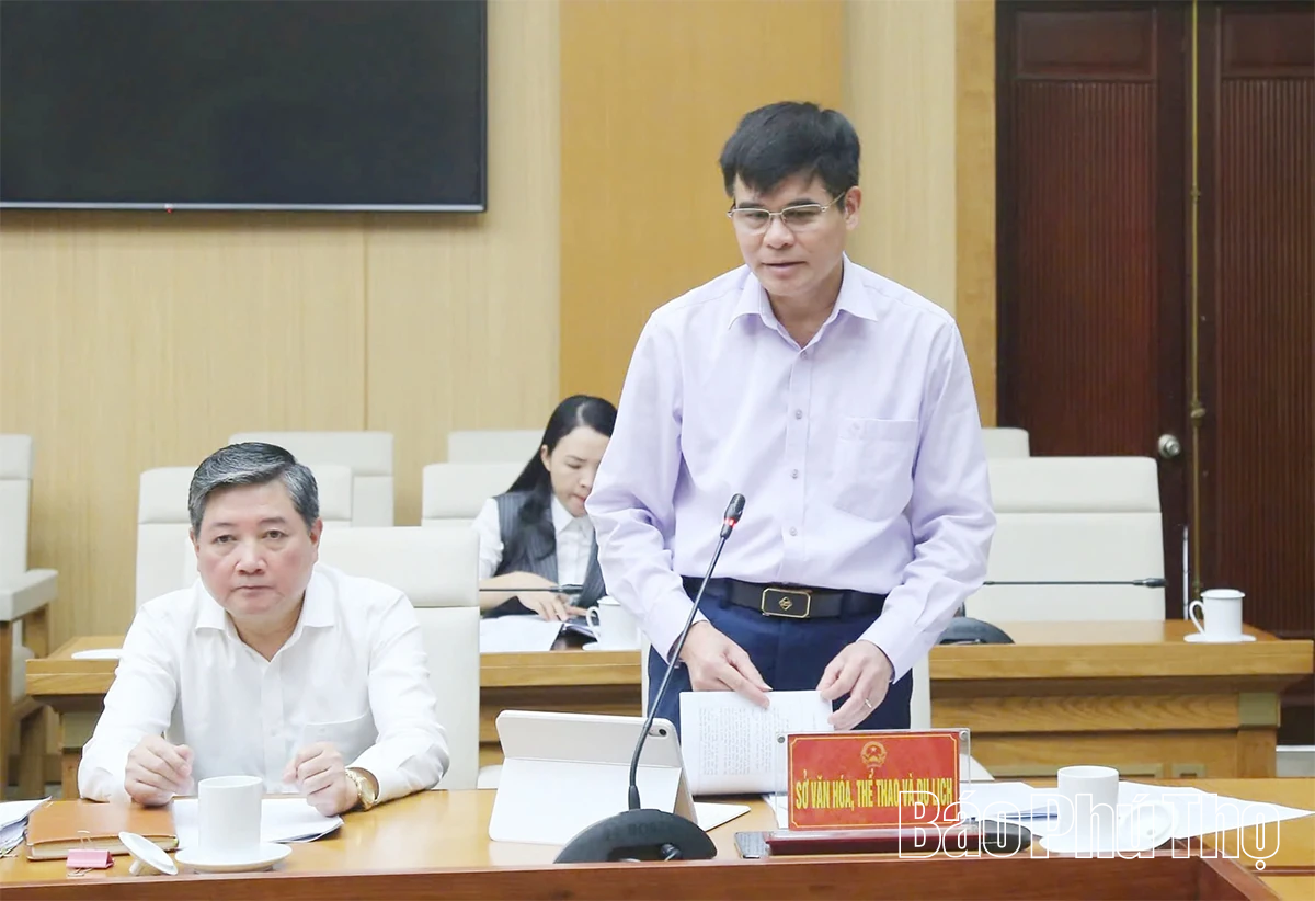 Phó Chủ tịch UBND tỉnh Phùng Thị Kim Nga nghe báo cáo một số nội dung trong lĩnh vực Văn hóa, Thể thao, Du lịch