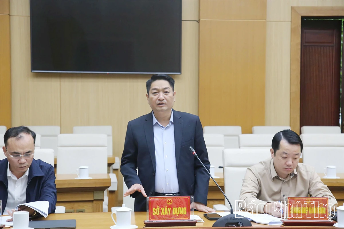 Phó Chủ tịch UBND tỉnh Phùng Thị Kim Nga nghe báo cáo một số nội dung trong lĩnh vực Văn hóa, Thể thao, Du lịch