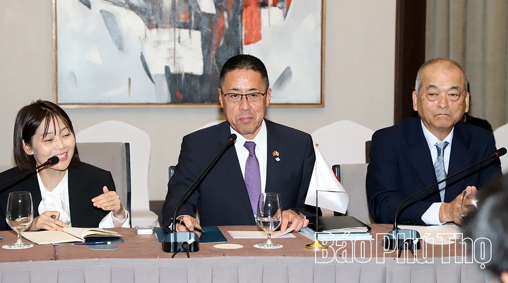 Chủ tịch UBND tỉnh Trần Duy Đông tiếp, làm việc với lãnh đạo tỉnh Yamanashi (Nhật Bản)