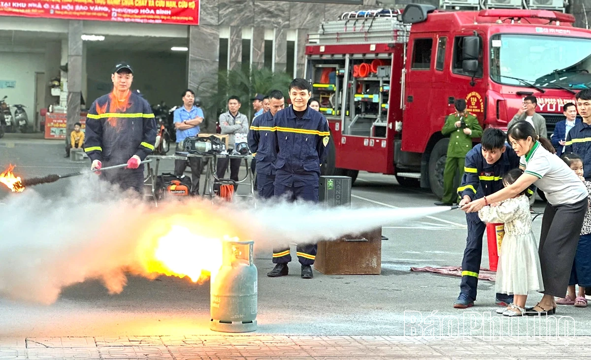 500 cư dân nhà ở xã hội tham gia tuyên truyền, thực hành PCCC&CNCH