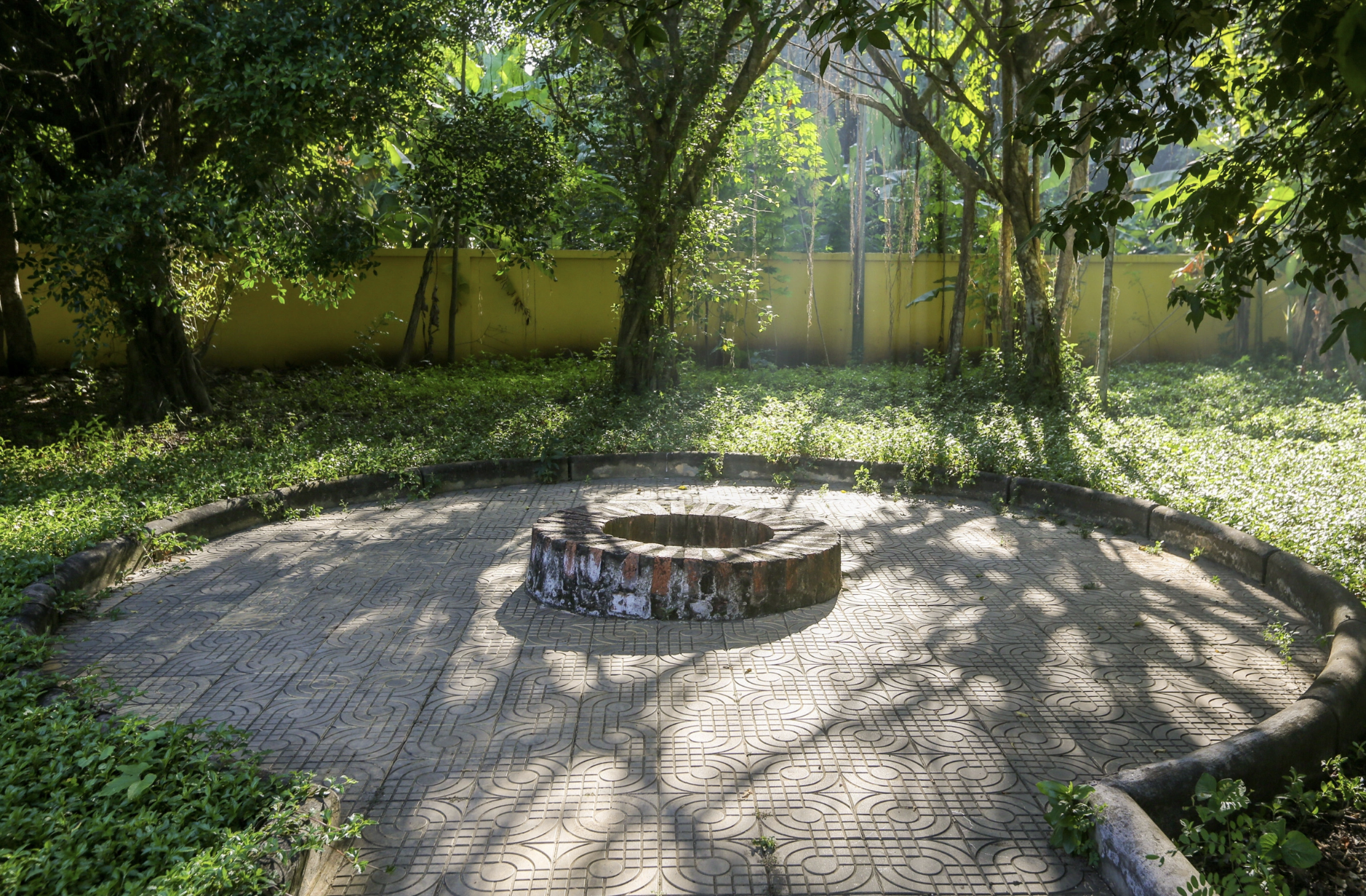 Độc đáo di tích Lăng Hoàng Gia ở Gò Công