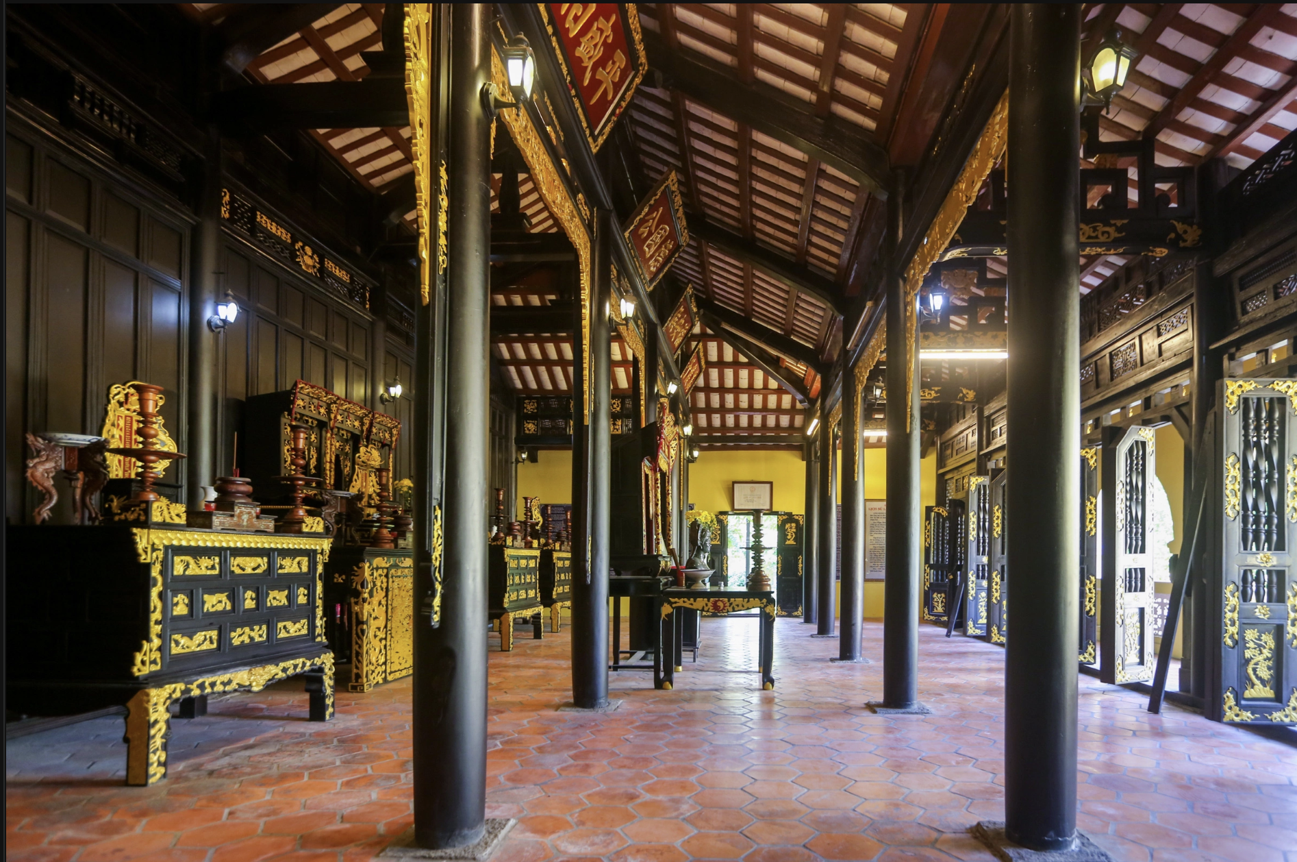 Độc đáo di tích Lăng Hoàng Gia ở Gò Công