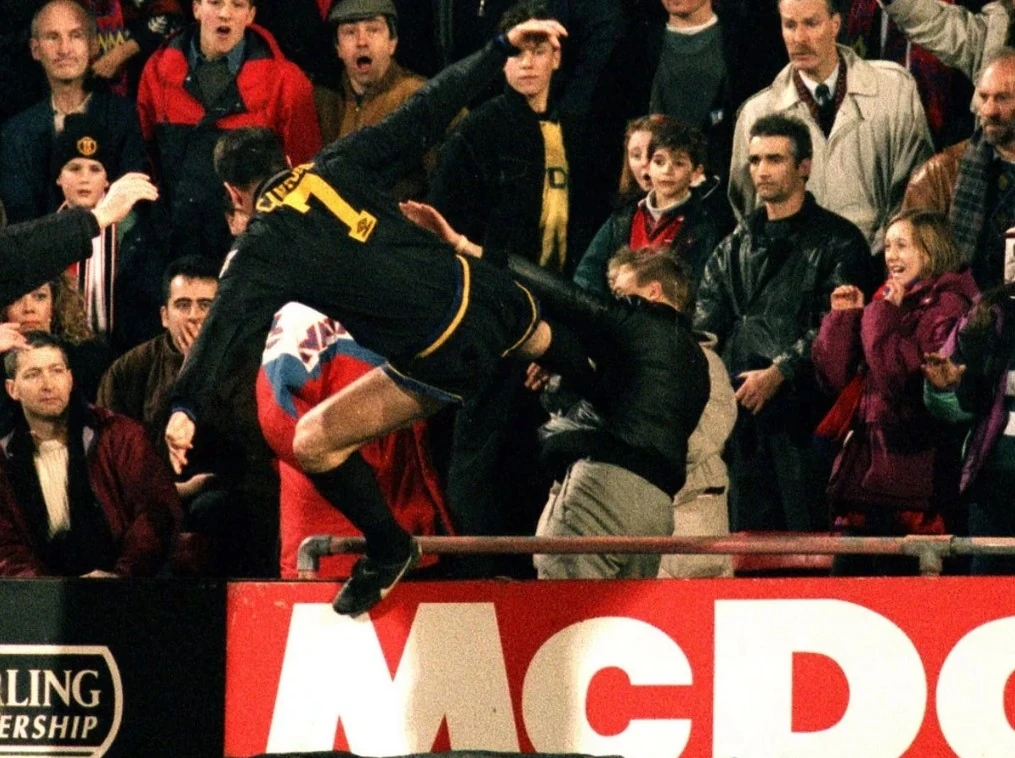 10 thẻ đỏ nổi tiếng trong bóng đá