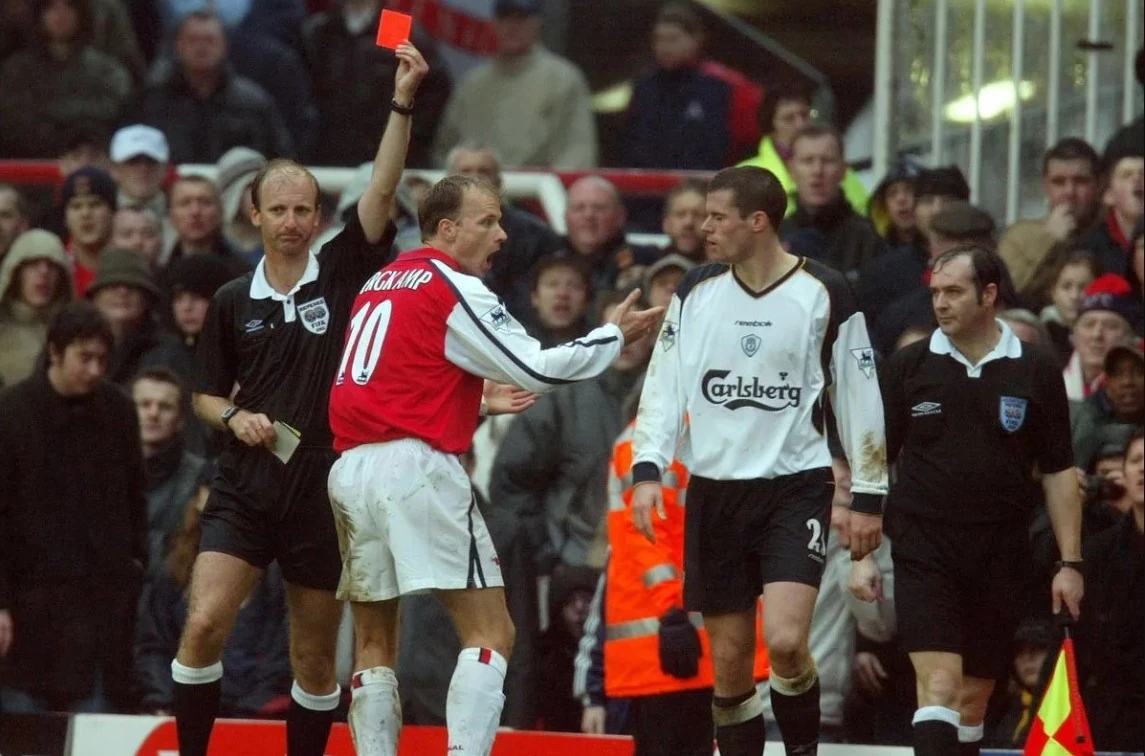 10 thẻ đỏ nổi tiếng trong bóng đá