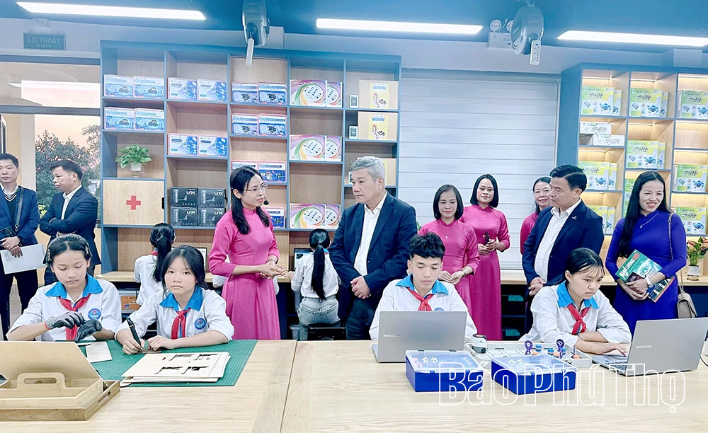 Khánh thành Phòng thực hành giáo dục STEM tại Trường THCS Hướng Đạo