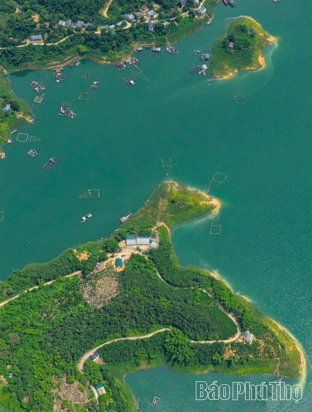 Huyền ảo hồ Hòa Bình