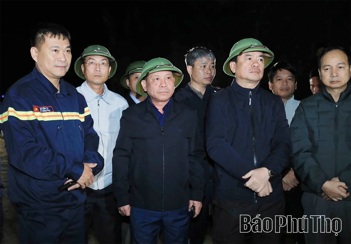 Sạt lở nghiêm trọng trên Quốc lộ 6, đoạn qua xã Mai Châu