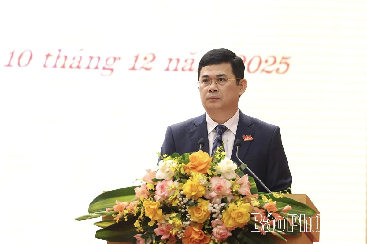 Các đại biểu thảo luận, chất vấn và trả lời chất vấn tại hội trường