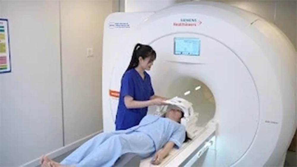 Bệnh viện Đại học Y Hà Nội ký kết hợp tác chuyên môn với Bệnh viện Quốc tế Thăng Long Lạc Việt