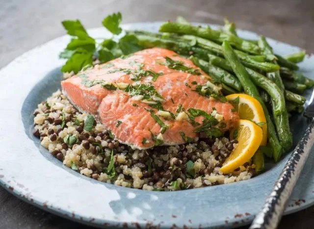 7 loại thực phẩm giảm cân tốt nhất giúp thân hình săn chắc sau 50 tuổi- Ảnh 1. 7 loại thực phẩm giảm cân tốt nhất giúp thân hình săn chắc sau 50 tuổi