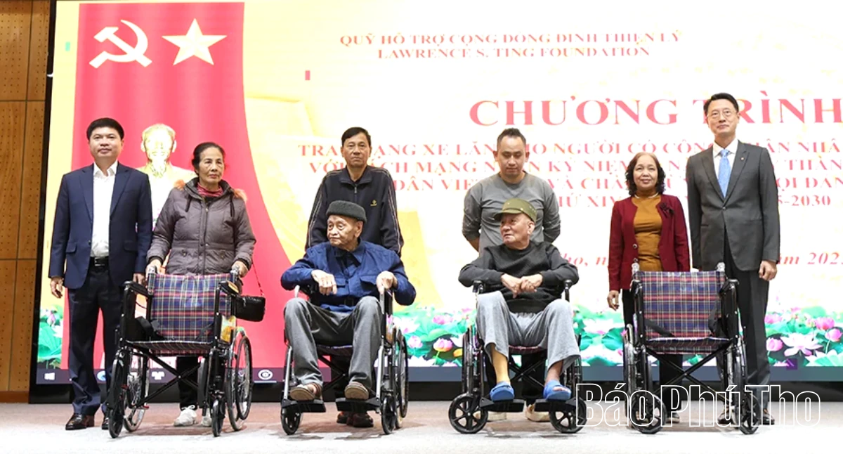 Bí thư Tỉnh ủy Trương Quốc Huy làm việc với Thường trực Đảng ủy các phường: Hòa Bình, Thống Nhất, Tân Hòa, Kỳ Sơn và xã Thịnh Minh