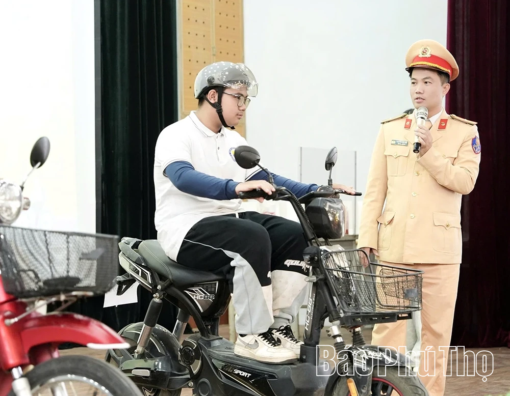 Hướng dẫn kỹ năng lái xe an toàn cho học sinh