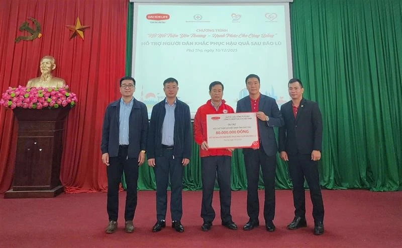 Dai-ichi Life Việt Nam chung tay hỗ trợ người dân Lương Sơn ổn định cuộc sống sau thiên tai