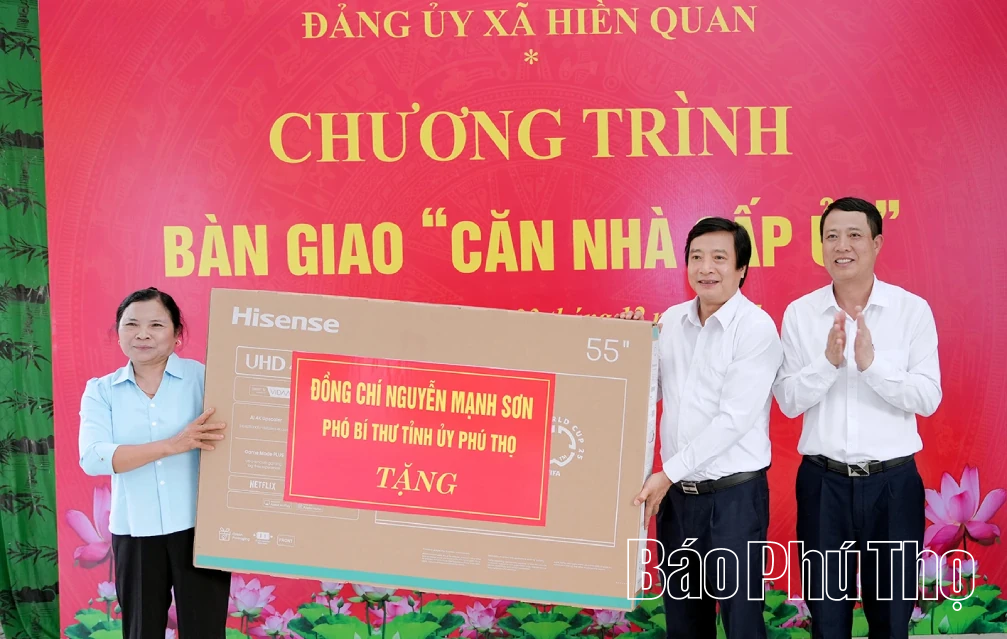 Bàn giao “Căn nhà cấp ủy” cho đảng viên tại xã Hiền Quan