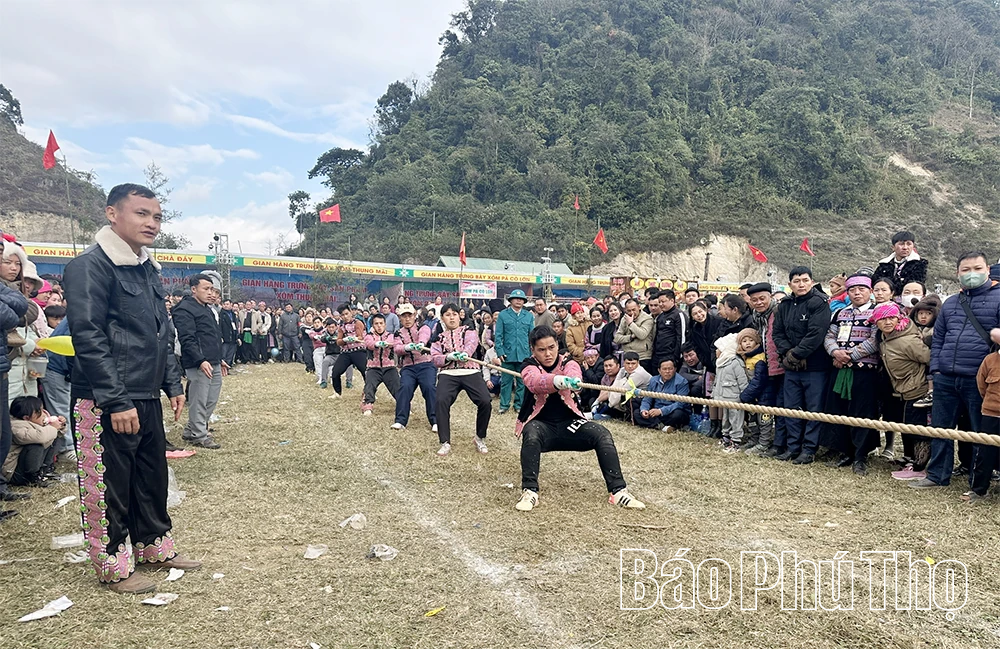 Đổi sắc ở bản Mông