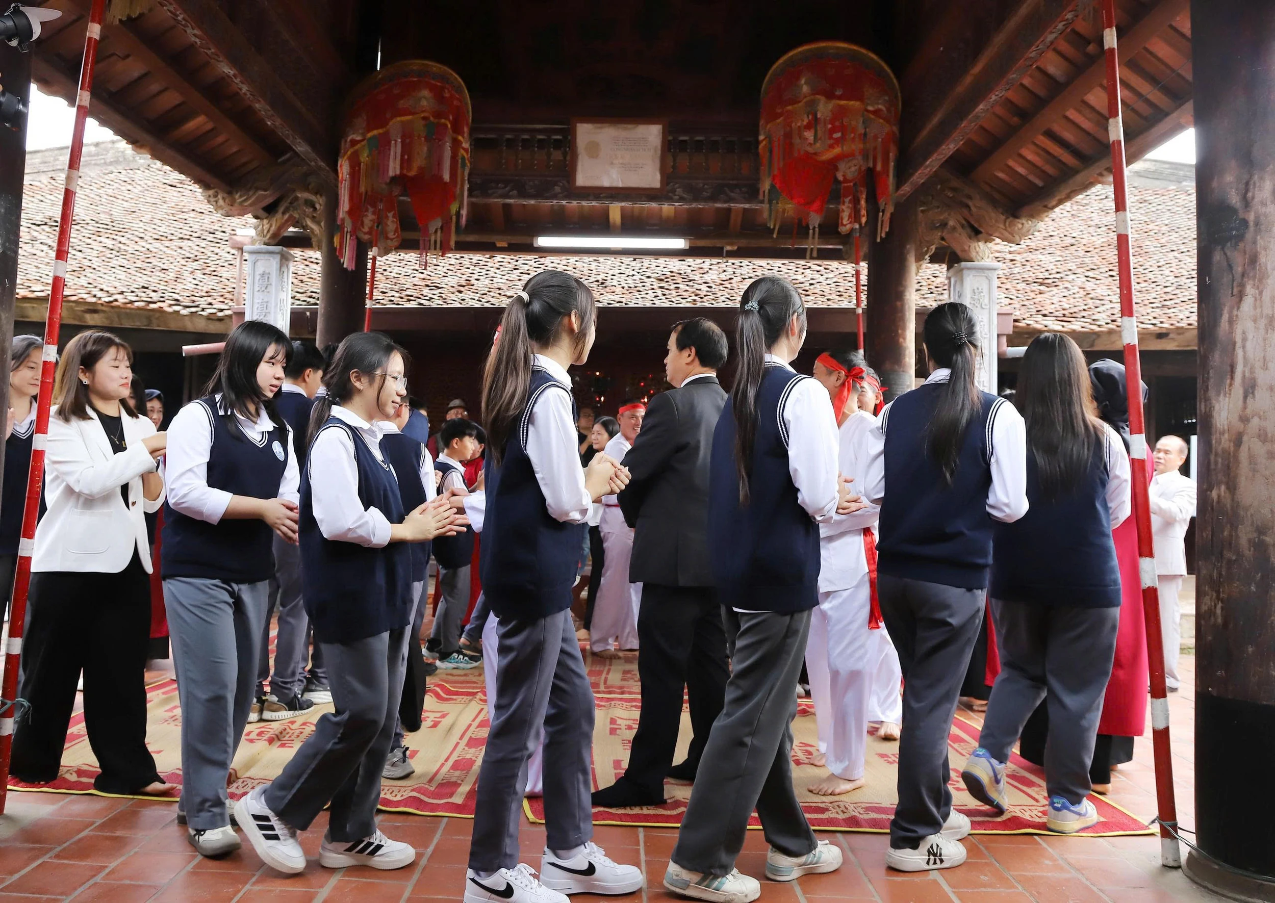 Du lịch học đường - Trải nghiệm văn hóa vùng Đất Tổ