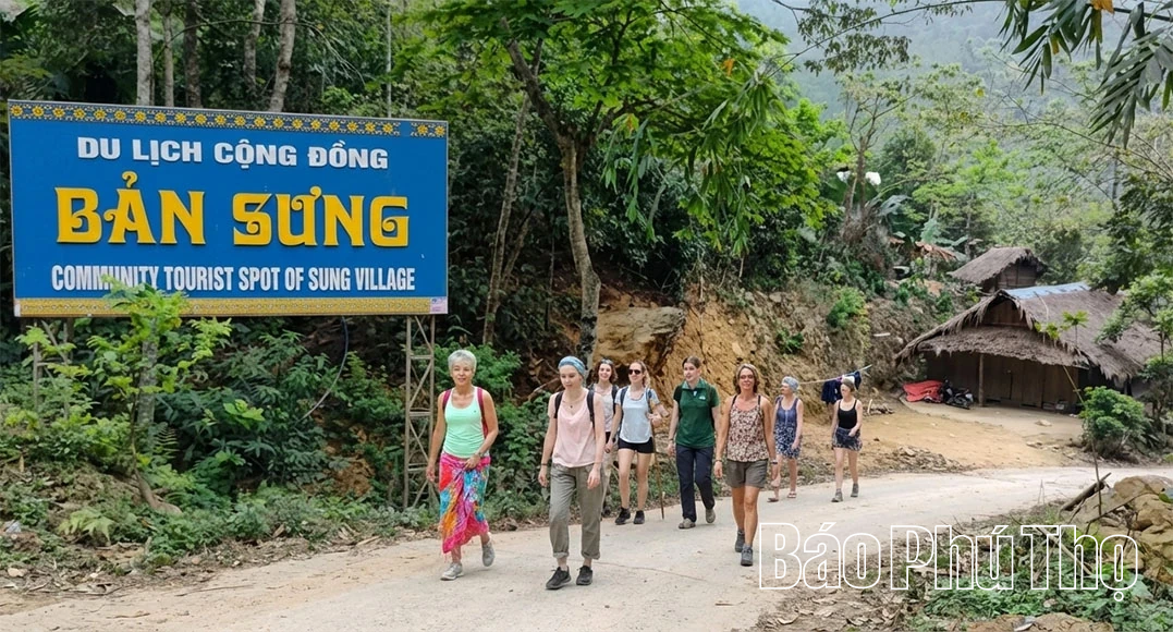 Bảo tồn văn hóa gắn với du lịch cộng đồng trên vùng Đất Tổ