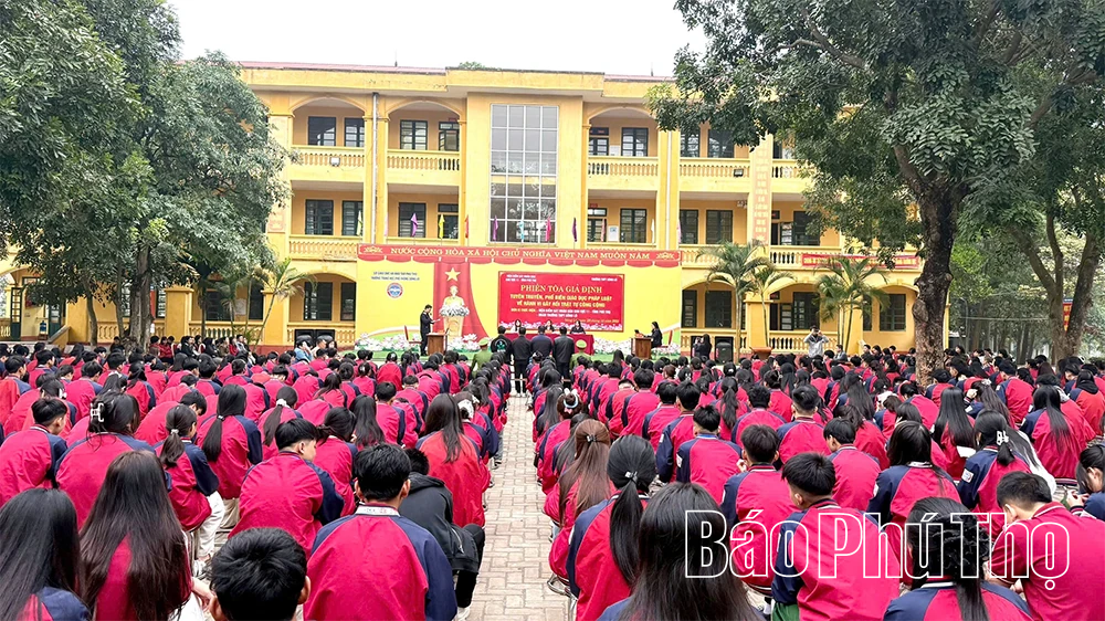 Phiên tòa giả định - Cách làm hiệu quả trong tuyên truyền pháp luật cho học sinh