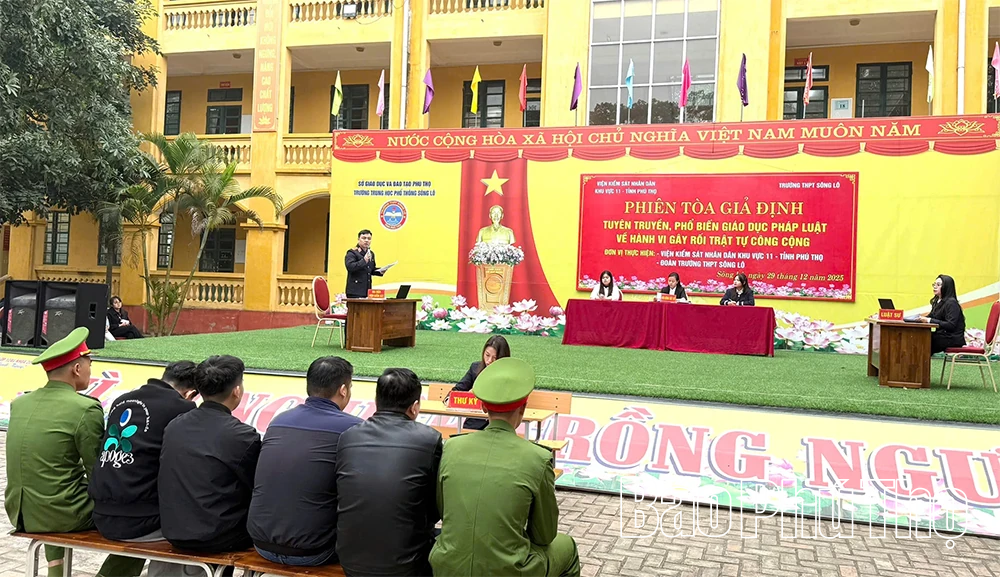 Phiên tòa giả định - Cách làm hiệu quả trong tuyên truyền pháp luật cho học sinh