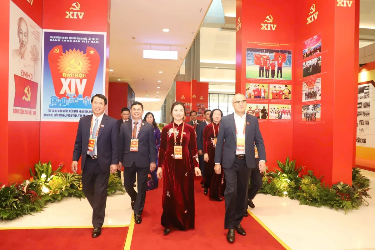 Các đại biểu dự ngày làm việc thứ tư Đại hội XIV của Đảng