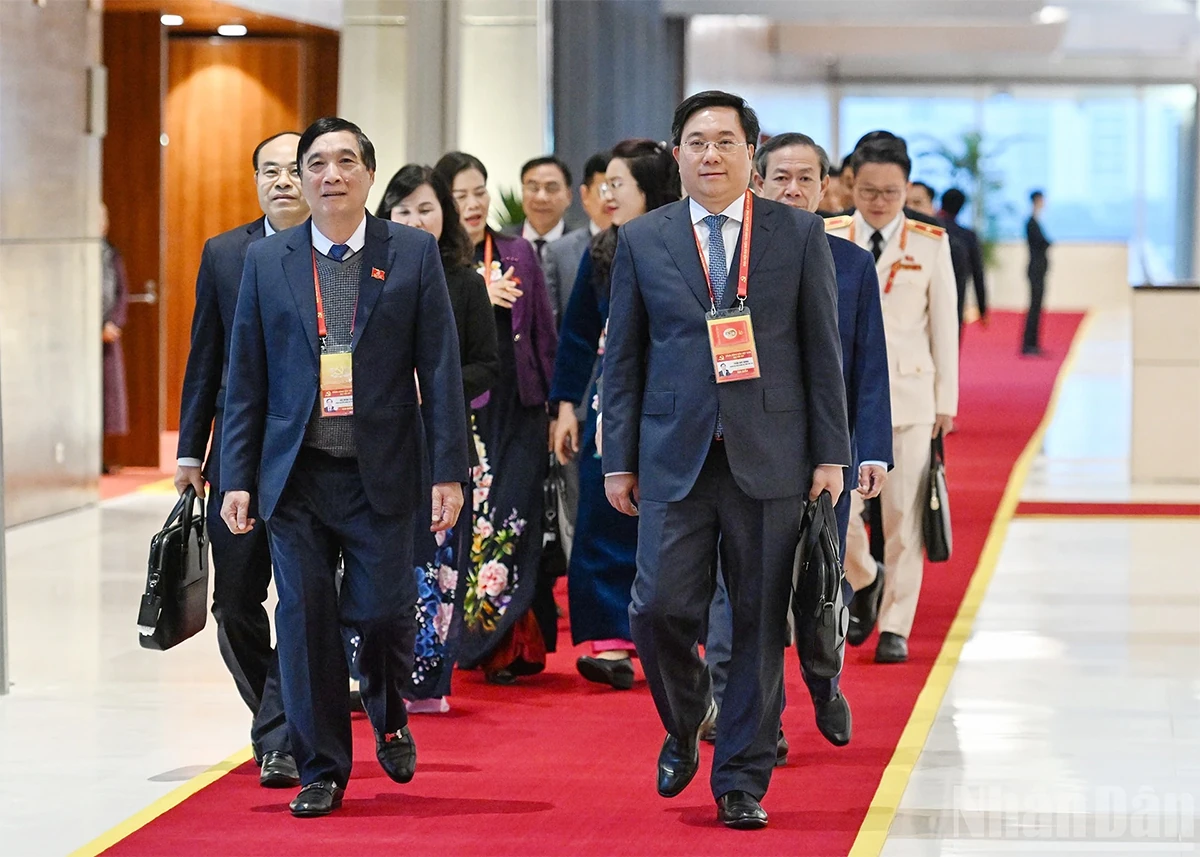 Các đại biểu dự ngày làm việc thứ tư Đại hội XIV của Đảng