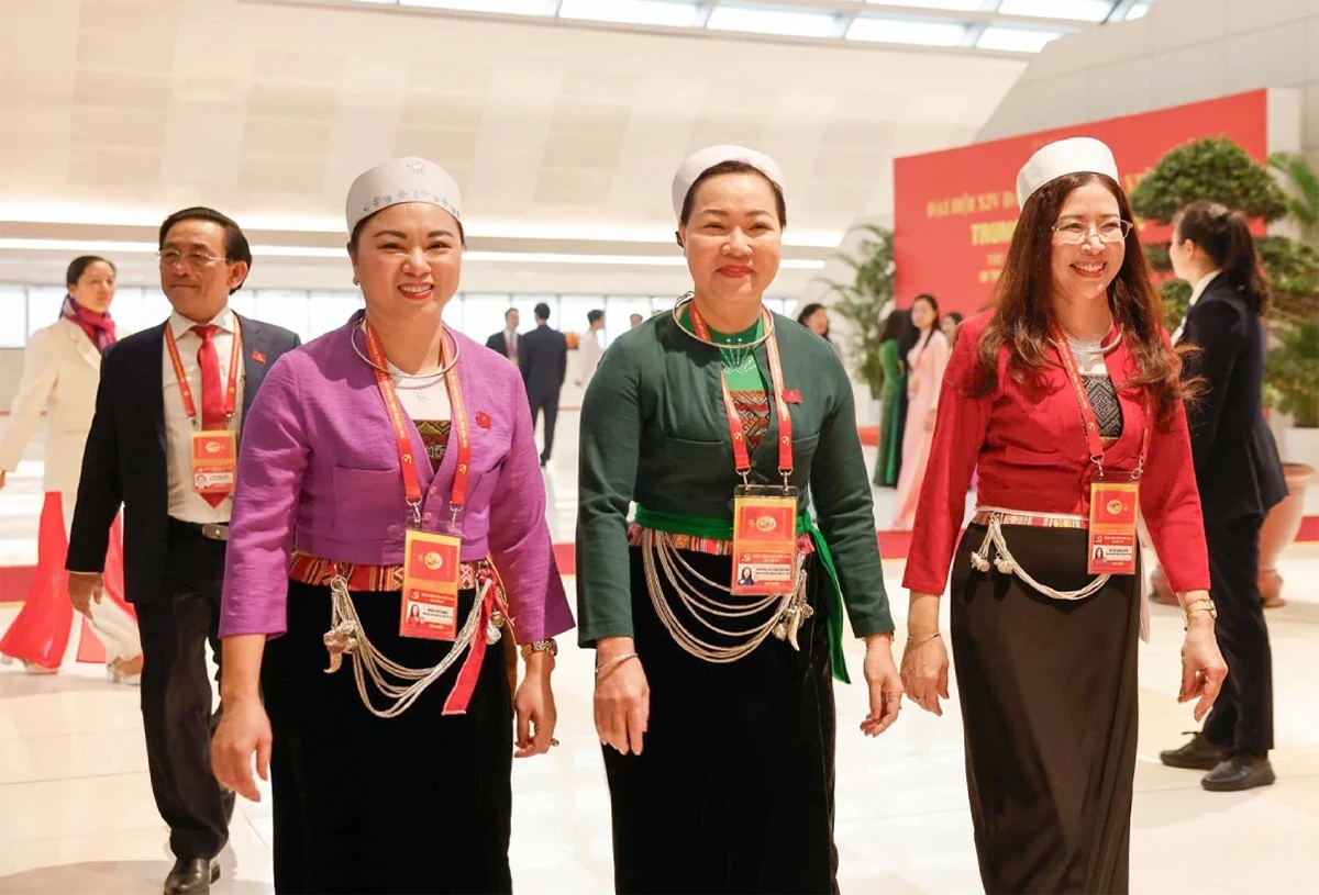 Các đại biểu dự ngày làm việc thứ tư Đại hội XIV của Đảng