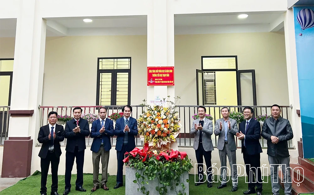 Trao quà Tết Bính Ngọ, khánh thành công trình Trường Tiểu học Trạm Thản