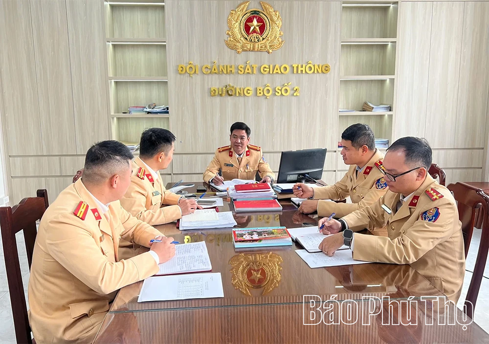 Đội Cảnh sát giao thông đường bộ số 2 bảo đảm an toàn giao thông trên tuyến