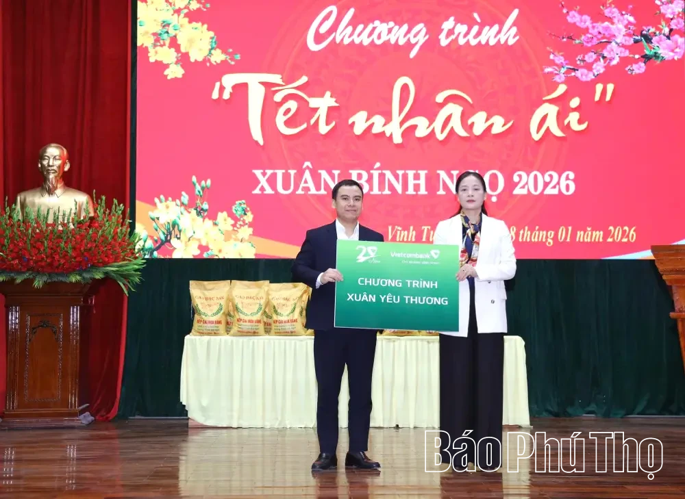 Xã Vĩnh Tường trao 62 suất quà Tết tặng hộ nghèo, hộ cận nghèo