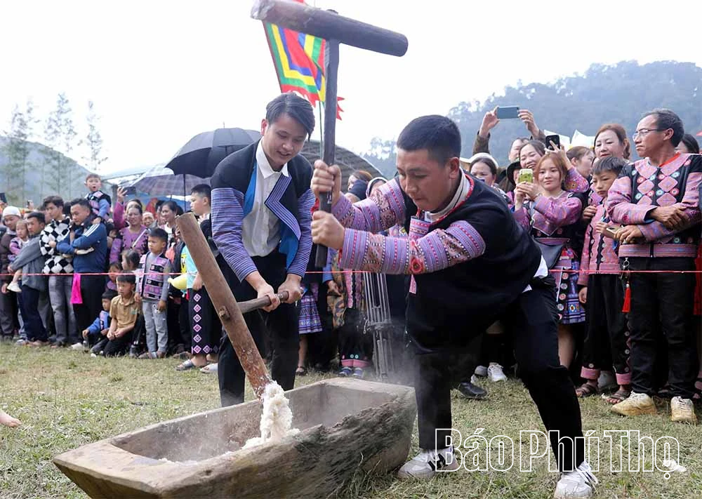 Ấn tượng bánh giầy Tết Mông