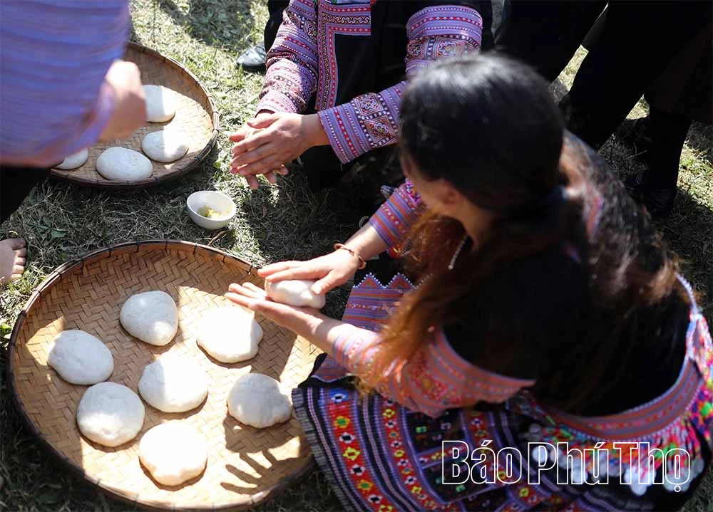 Ấn tượng bánh giầy Tết Mông