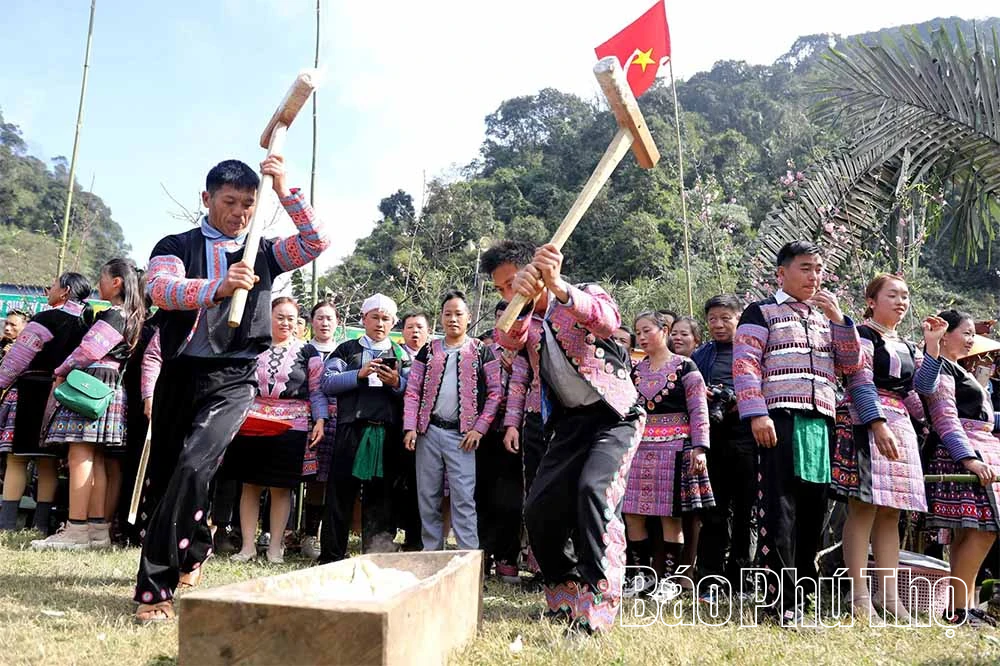 Ấn tượng bánh giầy Tết Mông