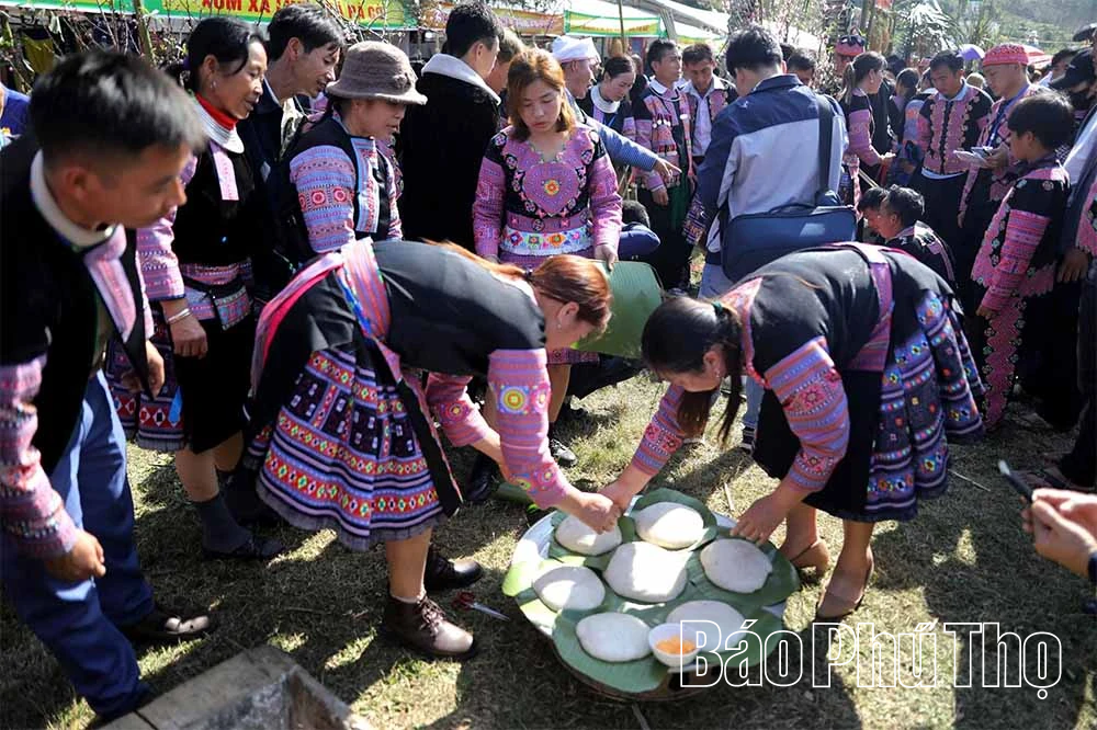 Ấn tượng bánh giầy Tết Mông