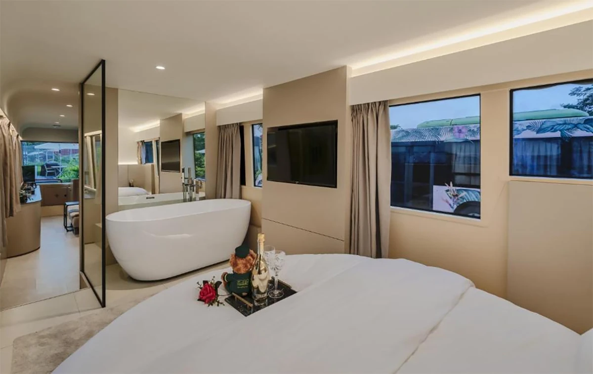 Bên trong khách sạn trên xe buýt ở Singapore