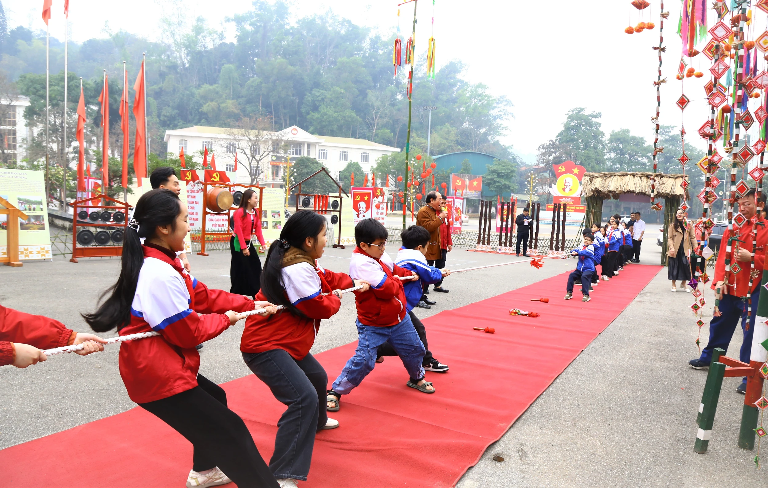 Về đất Mường đón Tết xưa