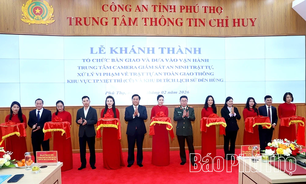 Chủ tịch UBND tỉnh Trần Duy Đông cắt băng khánh thành Trung tâm Camera giám sát an ninh trật tự, xử lý vi phạm về trật tự ATGT