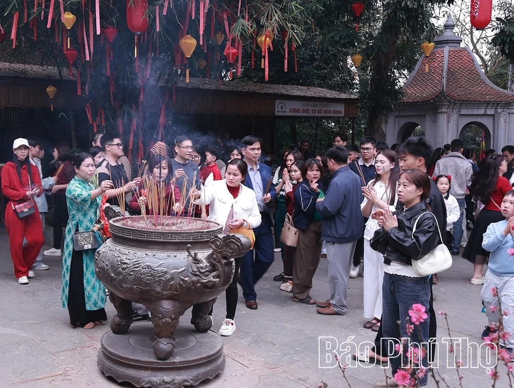 Đầu năm hành hương về với cội nguồn