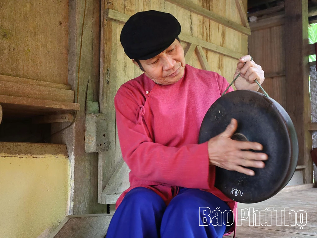 Chuyện về những người lưu giữ “dòng chảy” văn hóa Mường