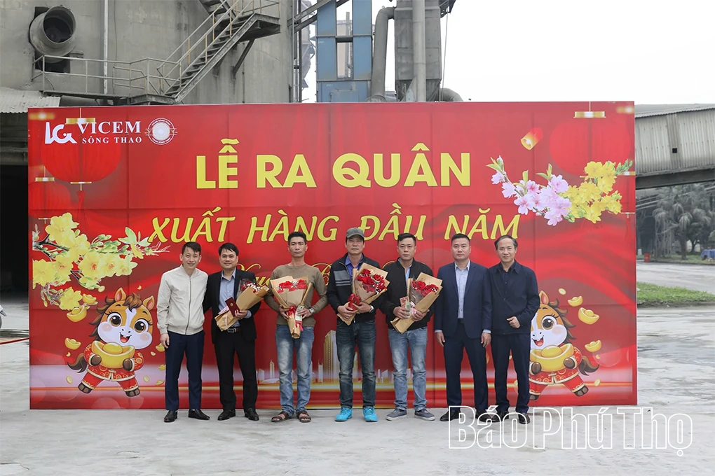 Xi măng Vicem Sông Thao xuất hàng đầu năm