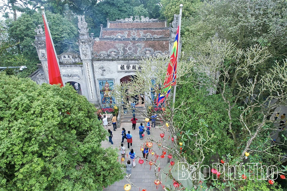 Đầu xuân, hành hương về nơi cội nguồn dân tộc