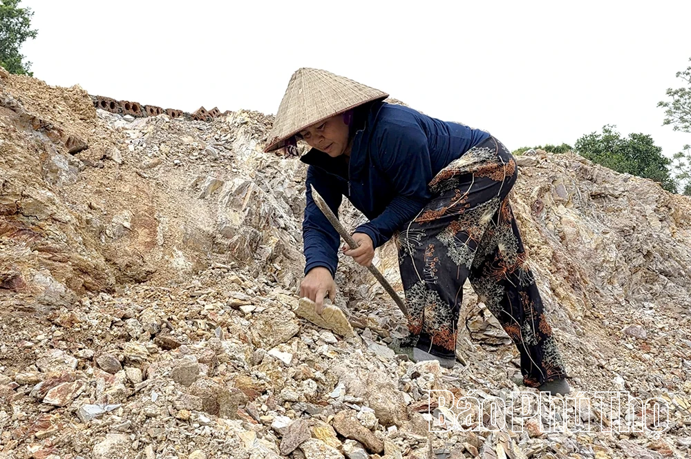 Chuyện về ngôi làng “ăn đất” độc nhất vô nhị ở Việt Nam