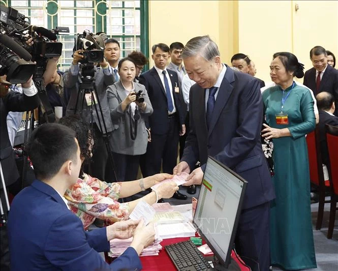 Tổng Bí thư Tô Lâm bỏ phiếu bầu cử tại phường Ba Đình, Hà Nội